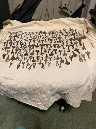 Vintage /Antique Lot of Skeleton Keys and Others 1