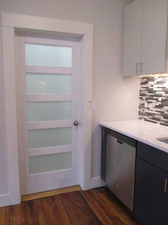 $2,000 / 2br - NEW PRICE-Two Bedroom IN Downtown Northampton! (Market Street Northampton MA)64017045714563124