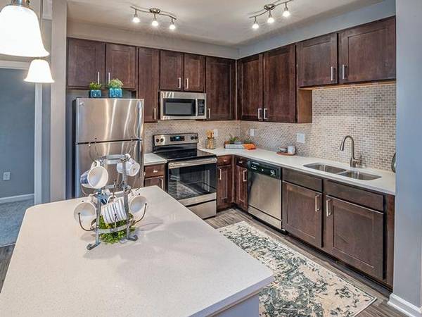 $1,283 / 1br - 866ft2 - European-Style Cabinetry with Brushed Nickel Hardware63685998184449122