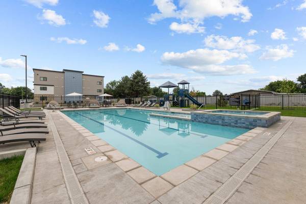 $1,410 / 1br - 640ft2 - Pool, Full Size Washer & Dryer, Playground, Common Area WiFi (Nampa)63794970472451124