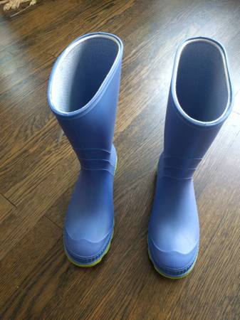 Nuevo con etiquetas - Talla juvenil 5 - Botas de lluvia Kamik - $2563470451172865121
