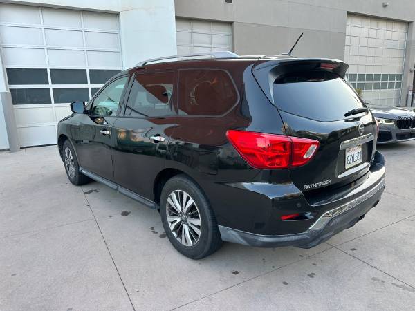 2017 Nissan Pathfinder SV - $7,95063470045748355123