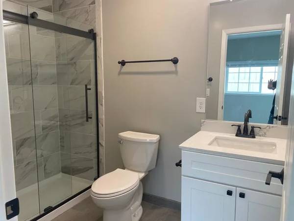 $860 / 1br - NICE 1bd/1bth attached 1-car garage house Close to Gilroy High School (7111 Rosanna St #B Gilroy, CA)63813716100097124