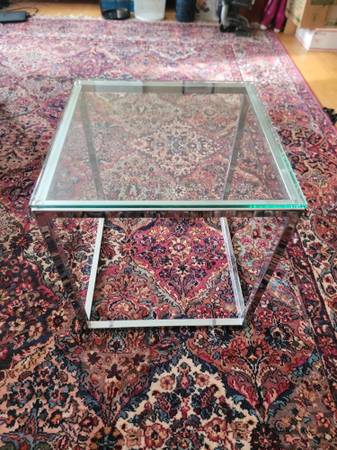 Mesa auxiliar cromada moderna vintage de Crate & Barrel. - $80 (bernal heights)63471459365121122