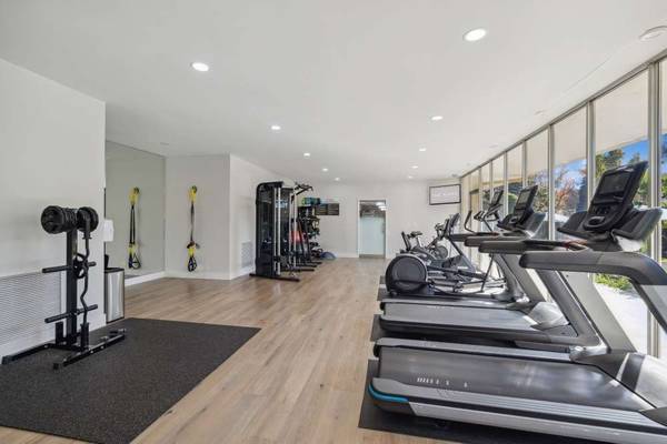 $4,388 / 1br - 675ft2 - 1/BD, Clubhouse y vestíbulo con servicio Wi-Fi, techos altos (palo alto)63658014078465122