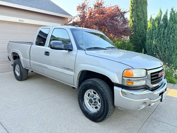 2004 GMC Sierra 2500HD SLT 4X4 6.0L V8 - $21,500 (Tacoma)63623285972355123