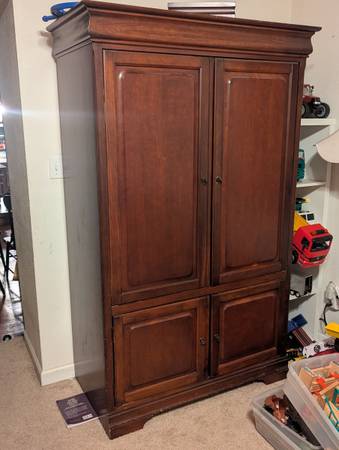 Entertainment center/wardrobe 1