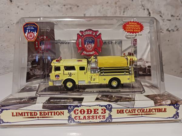 Code3 firetrucks FDNY Mack Eng 58 1