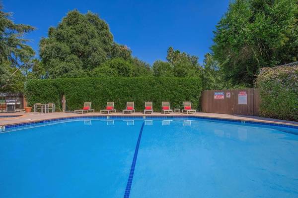 Easy Access to Freeways, 2 BD, Located in Sacramento 1