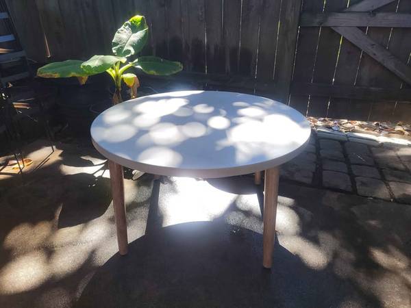 Round Metal Table 1