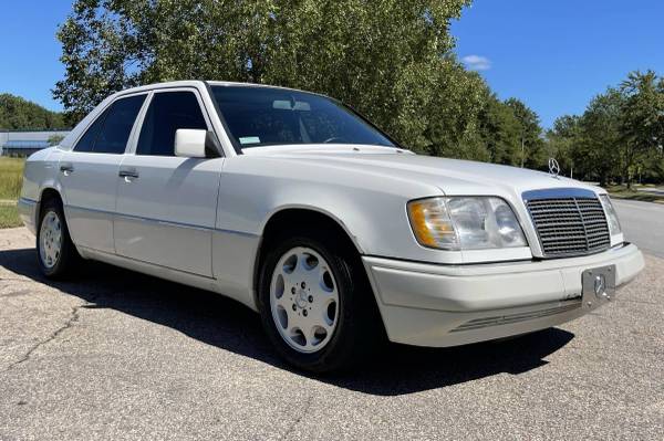 Mercedes E320 del 95 en venta tal cual está - $8.500 (Austell)63620450413315121