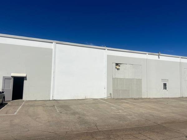 $3,000 / 2500ft2 - TALLER DE REPARACIÓN PARA AUTOS, CONCESIONARIO M2 INDUSTRIAL PESADO, OFICINA, PORTÓN (Sacramento)63961338983042122