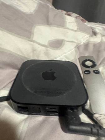 Apple TV 3rd Generation with HDMI Cord 1