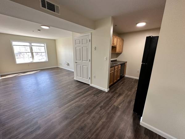 $1,980 / 2br - 853ft2 - Carpenter Style Apt w/ in -Home Laundry -- Cat & Dog Friendly (20 Sentinel Ct., Manchester)63931787519747123