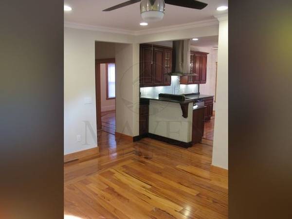 $3,400 / 2br - Beautiful, Renovated Apt in Somerville in Porter Sq w/ in unit laundry (Somerville, Porter Square, Cambridge)63996547206915120