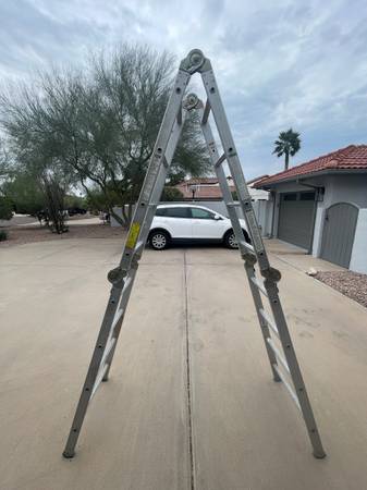 17 ft Ladder, Type IA, Aluminum, 300 lb Load 1