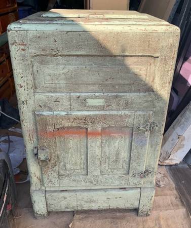Antique ice box 1