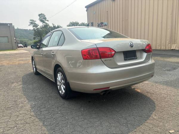 (NO DLR FEE) 2012 Volkswagen Jetta 5 SPEED ( RUNS NEW!!!) - $3,750 (CARMEL /DANBURYNY CALL 203 231 1817)63436937619457123