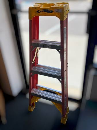 Werner Type IA Fiberglass Step Ladder 6204 1