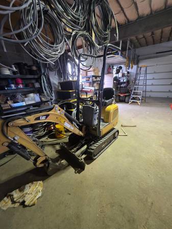 2018 Cat 300.9 Excavator 1