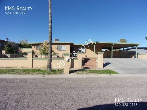 $1,700 / 3br - Big 3 bedroom 2 bath brick home (707 W Arcadia)63674877345667120