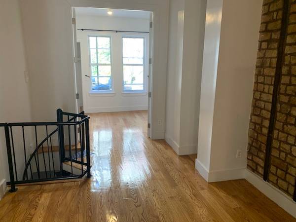 $3,805 / 2br - Limpio, dúplex súper espacioso en Williamsburg | Lavandería, patio. (Williamsburg@ Montrose L)63689844425345123