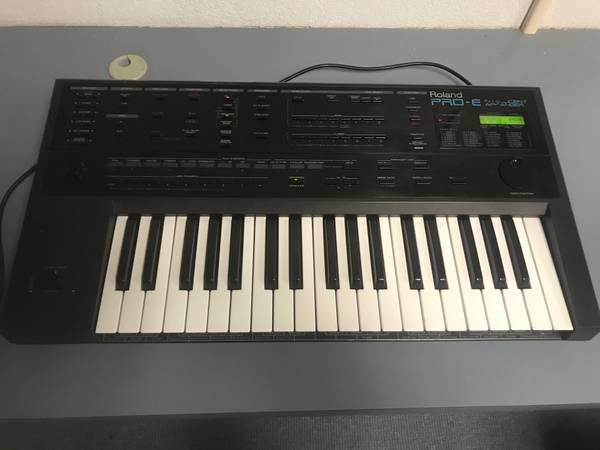 Roland Pro-E 37-Key Intelligent Arranger. Benefits Music Nonprofit! 1