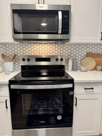 $2,877 / 3br - 1107ft2 - Newly Renovated 3 bed, 2 bah Available NOW!! (Murrieta, CA)64028084333441122