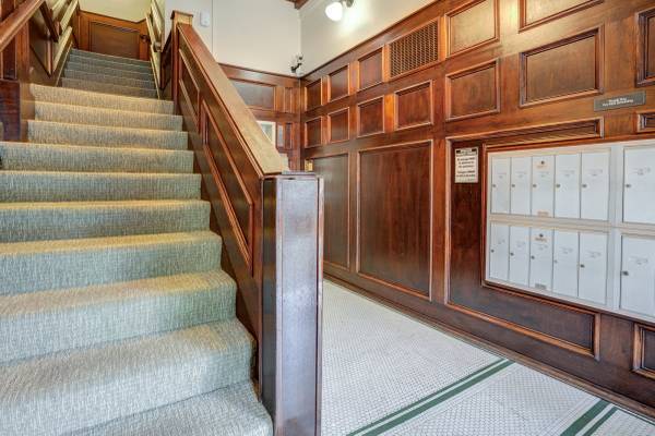 $1,325 / 625ft2 - Hardwood Floors, Elevator, On-Site Management (411 SW 12th Ave, Portland, OR)63820848992771124
