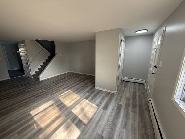 $1,575 / 2br - Beautiful Townhome Off Niagara Falls Blvd / Fountainview West (Amherst)63925202187394122