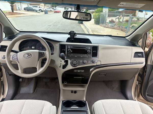 Toyota Sienna LE 2012 , clean title. - $8,500 (Poway)63624731645059124