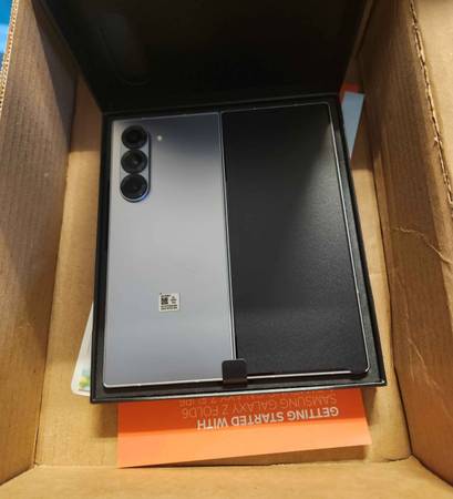 Brand new Galaxy Z fold 6 256gb 1