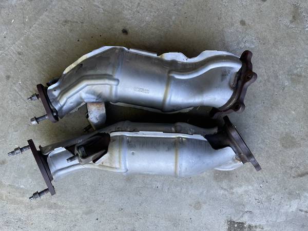 09-12 Nissan GT-R 3 way cat converters 1