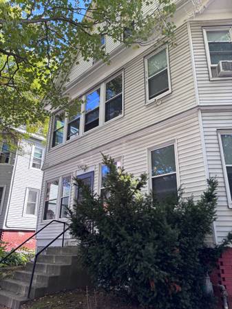 Cozy 4 bdrm in a desirable part of Somerville 1
