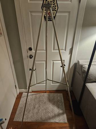 Telescoping Aluminum Easel Stand - 64" max 1