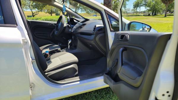 2017 FORD FIESTA SEDAN EN VENTA $3000 EN EFECTIVO - $3,00063479481198721122