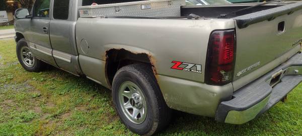 2006 Chevy Silverado. 4.8 automático 4x4 - $1,500 (leet/ Ambridge / sewickley)63654694705027123