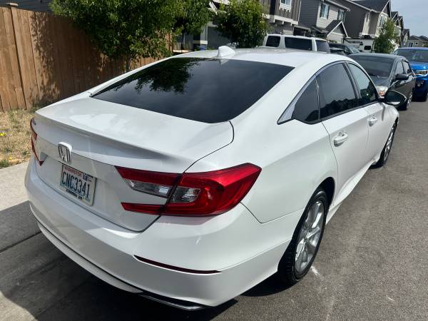 2018 Honda Accord LX sedán de cuatro puertas automático 125 mil millas funciona y maneja ex - $12,000 (Puyallup)63654706853889124
