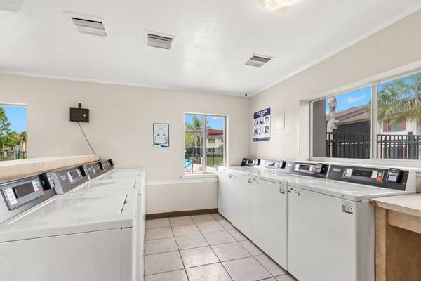Spacious Apartments in Lakeland Close to Downtown - Pet Friendly!! 1
