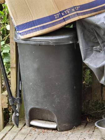 Trash can 1