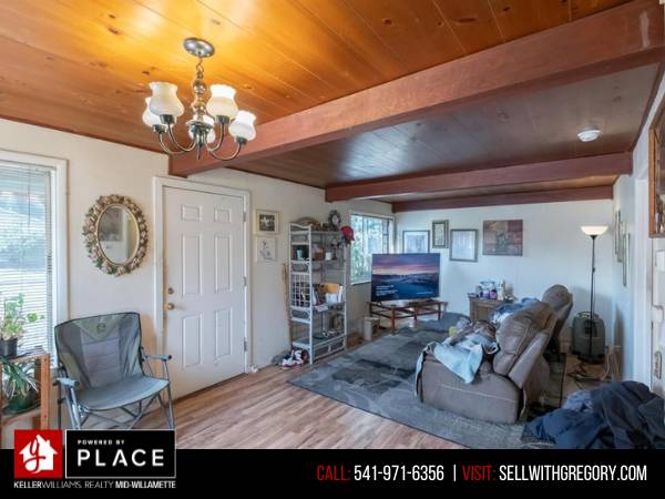 $225,000 / 1br - 736ft2 - Inviting home situated on a desirable corner lot w. a fenced backyard. (Sweet Home OR)63945101876482123