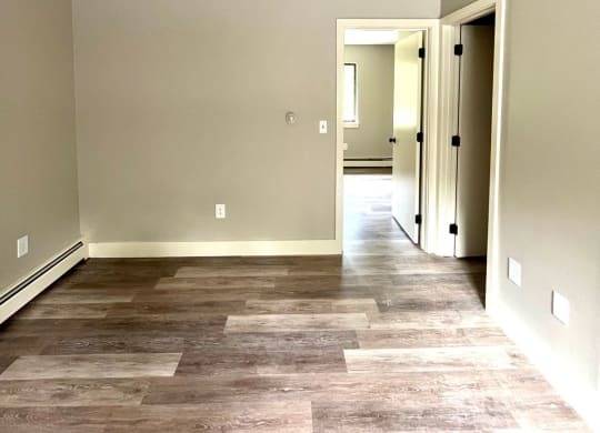 $2,100 / 1br - 550ft2 - ElectricIncluded in Select Apartments, Large Closets, Cable Ready (73 Cross St, Woodstock, VT)63784639302401121