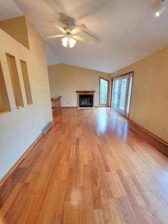 $1,800 / 2br - 1326ft2 - 2 Bdrm Condo, Multi Level, Secluded Cul-de-sac - 451 (451 Hunter Hill Road, Hudson, WI)63990231341059123