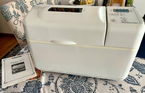 Breadman Plus TR810 Automatic Bread Machine 1