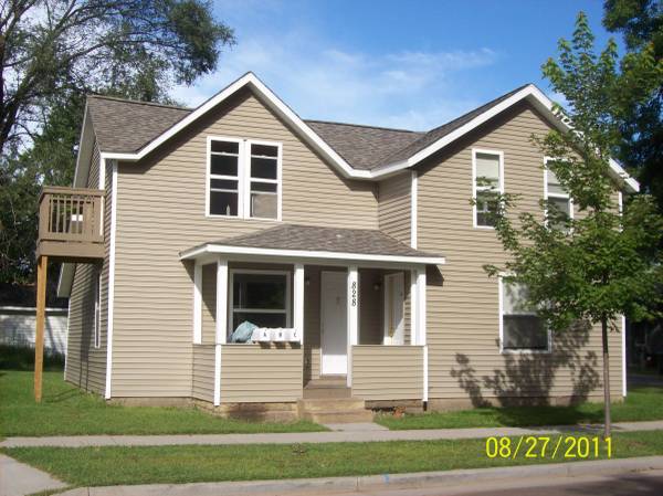 $635 upper efficiency downtown Eau Claire 828C (eau claire)63845960015363120