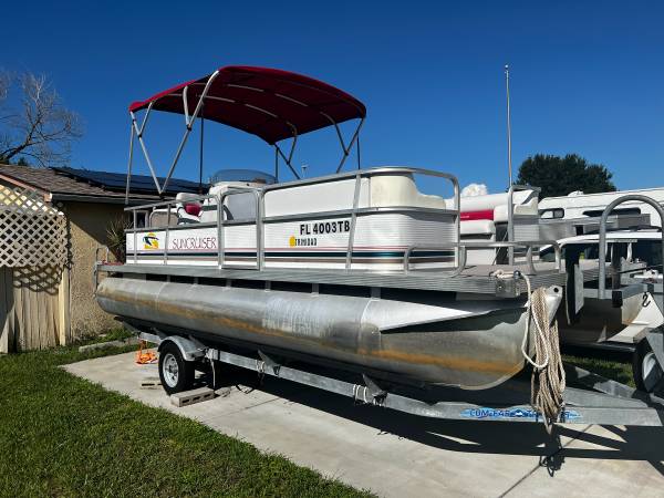 Pontoon boat 1