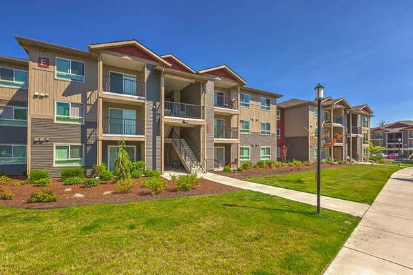 $1,550 / 2br - Lavadora, Lavavajillas, Mantenimiento en el lugar (14108 Meridian Ave E, Puyallup, WA)63891325183105121