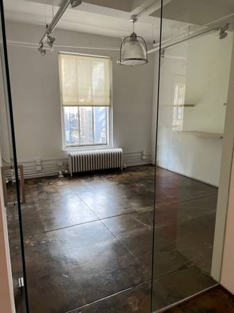 $1,300 / 400ft2 - Studio/Ateliers Garment district (Midtown West)63854385828865122