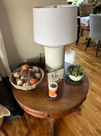 Crazy beautiful Antique Drum table 1