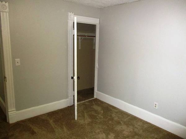 $830 / 2 habitaciones - 2 Dormitorios cerca del centro (818 W Washington)62978576340355124